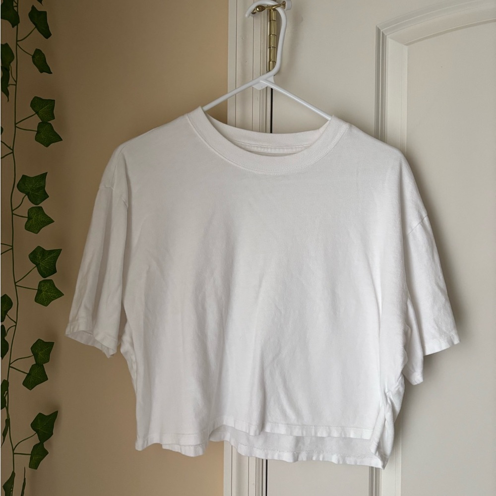 abercrombie white cropped tee shirt